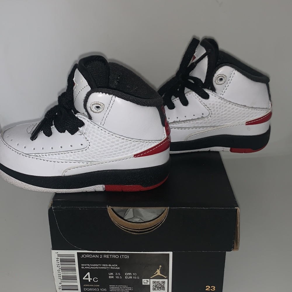 Jordan 2 Retro - Picture 2 of 5